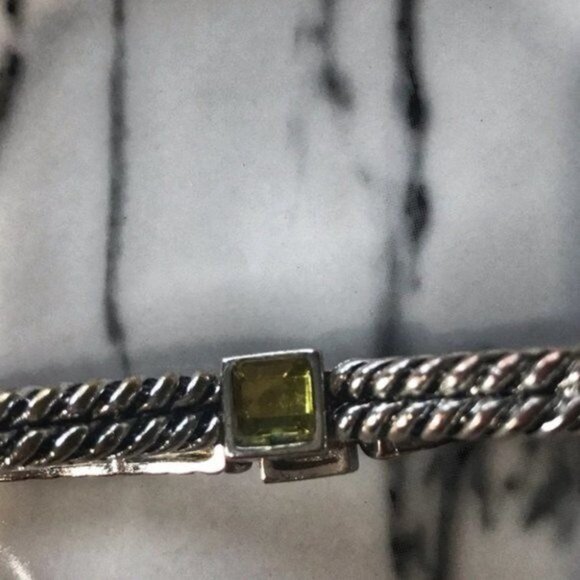 Braided‎ Silver and Green Amber Colored Square Gem Elastic Bracelet. - Picture 3 of 3